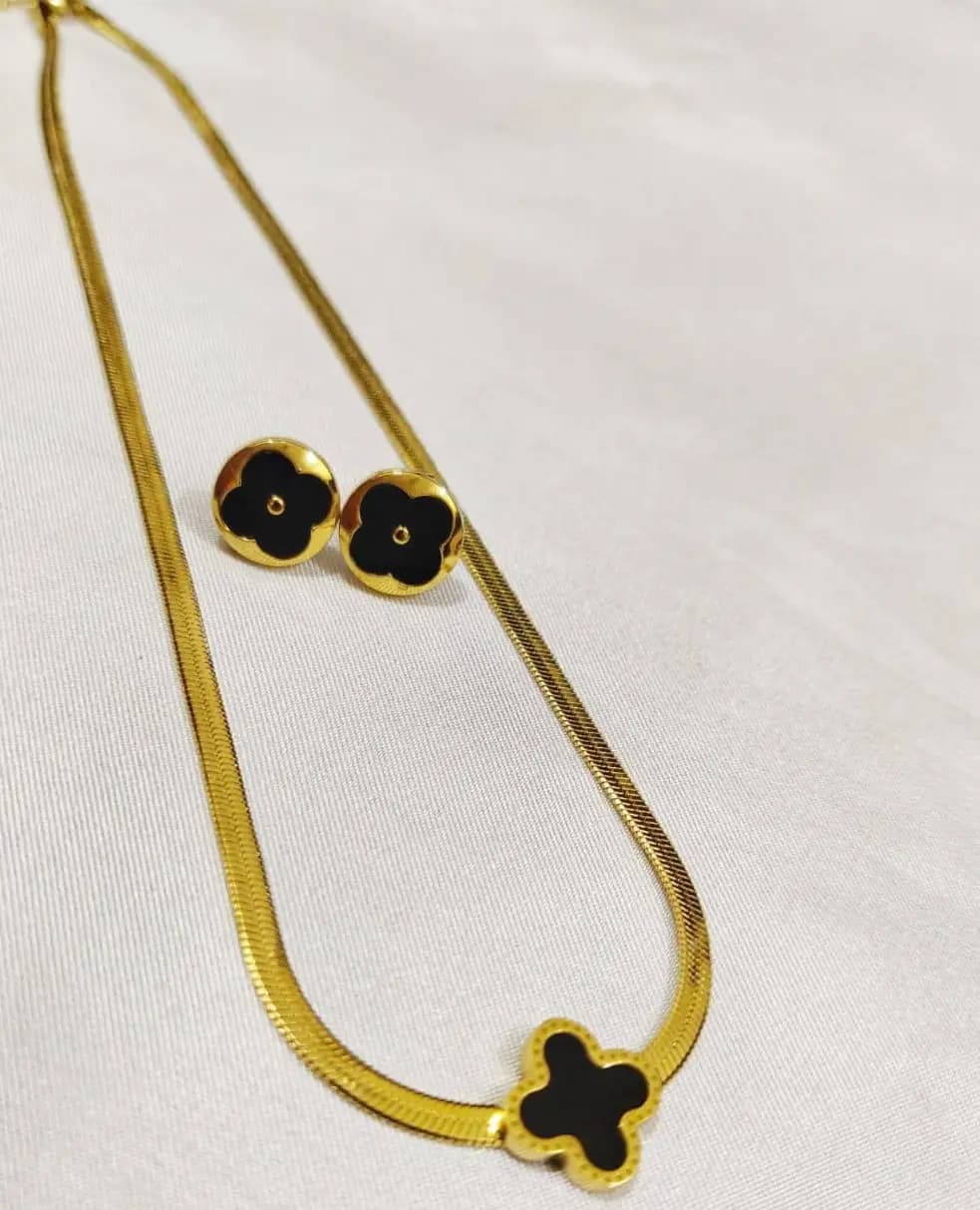 Golden Clover Snake Chain With Studs